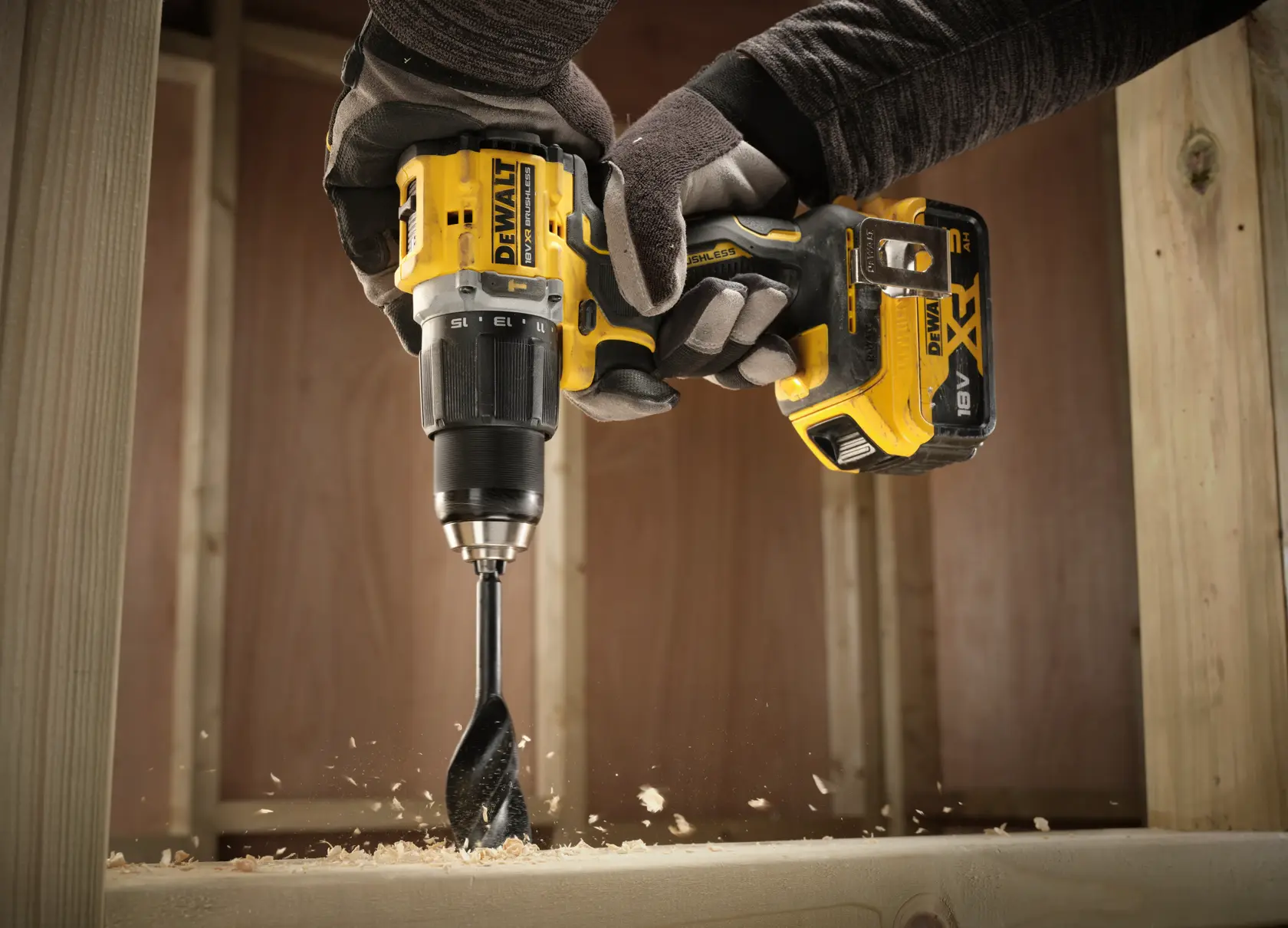 18V XR® kömürsüz kompakt darbeli matkap - 2 x 5Ah