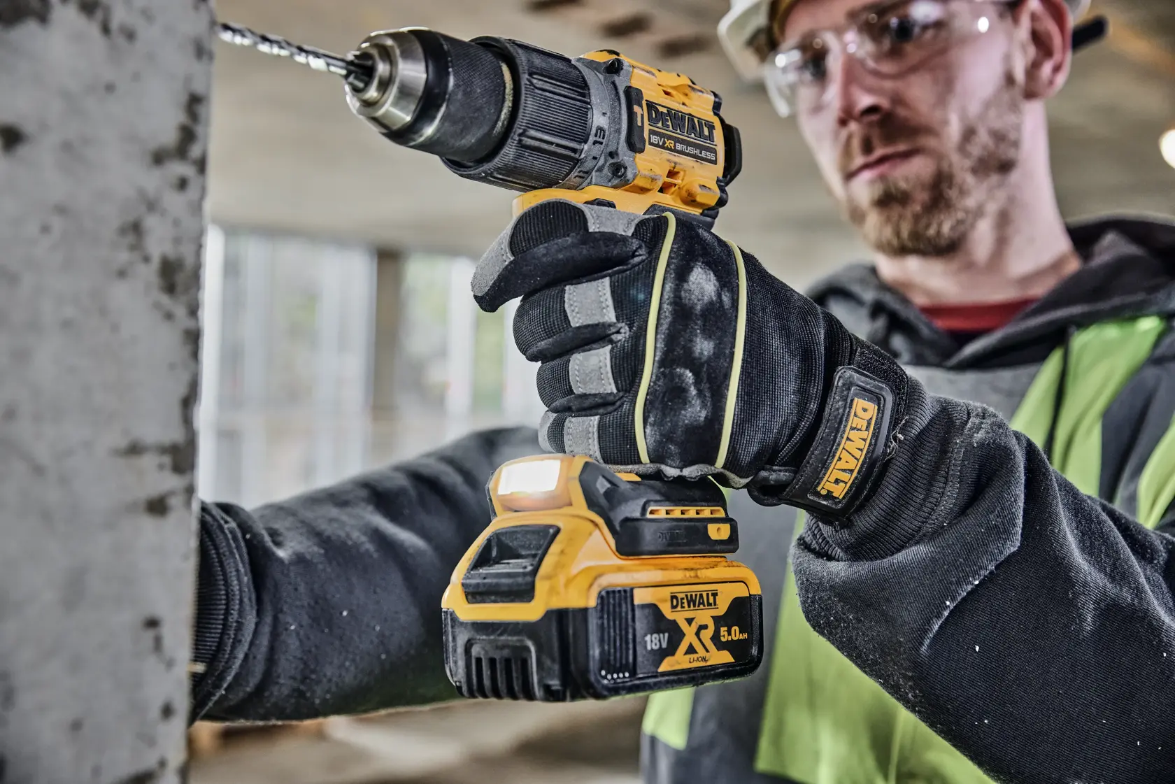 Dewalt 18V XR Kömürsüz Darbeli Matkap 2X 5Ah Batarya