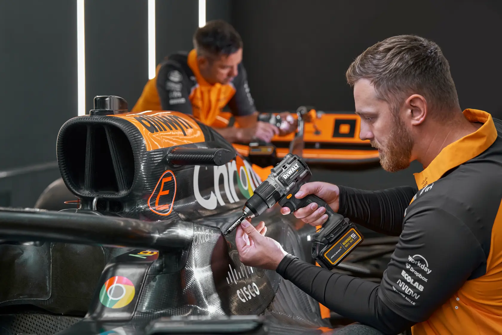 DEWALT x McLaren F1 Takımı 18V XR Fırçasız Darbeli Matkap Vidalama - 2 x 5Ah Akü ile
