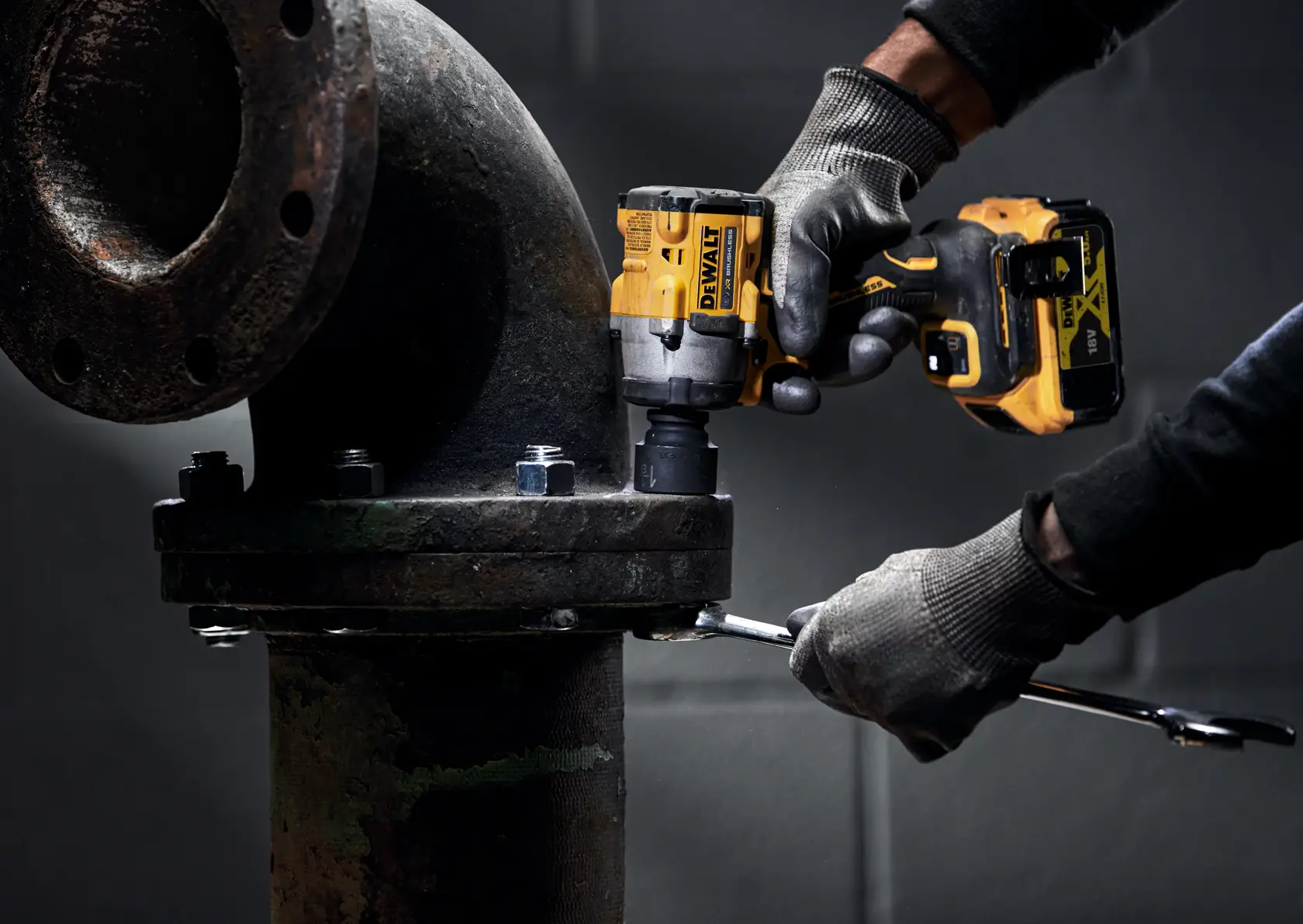 Dewalt 18V 5.0AH Çift Bataryalı  Li-Ion Şarjlı Somun Sıkma
