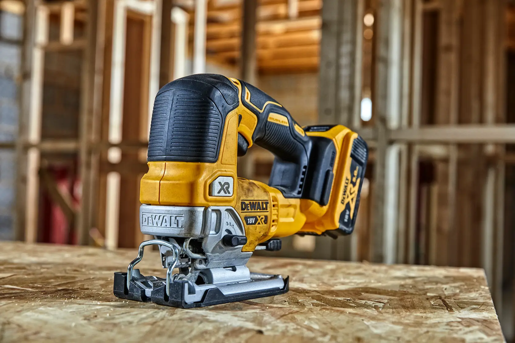 18V XR® kömürsüz dekupaj testeresi - 2 x 5Ah