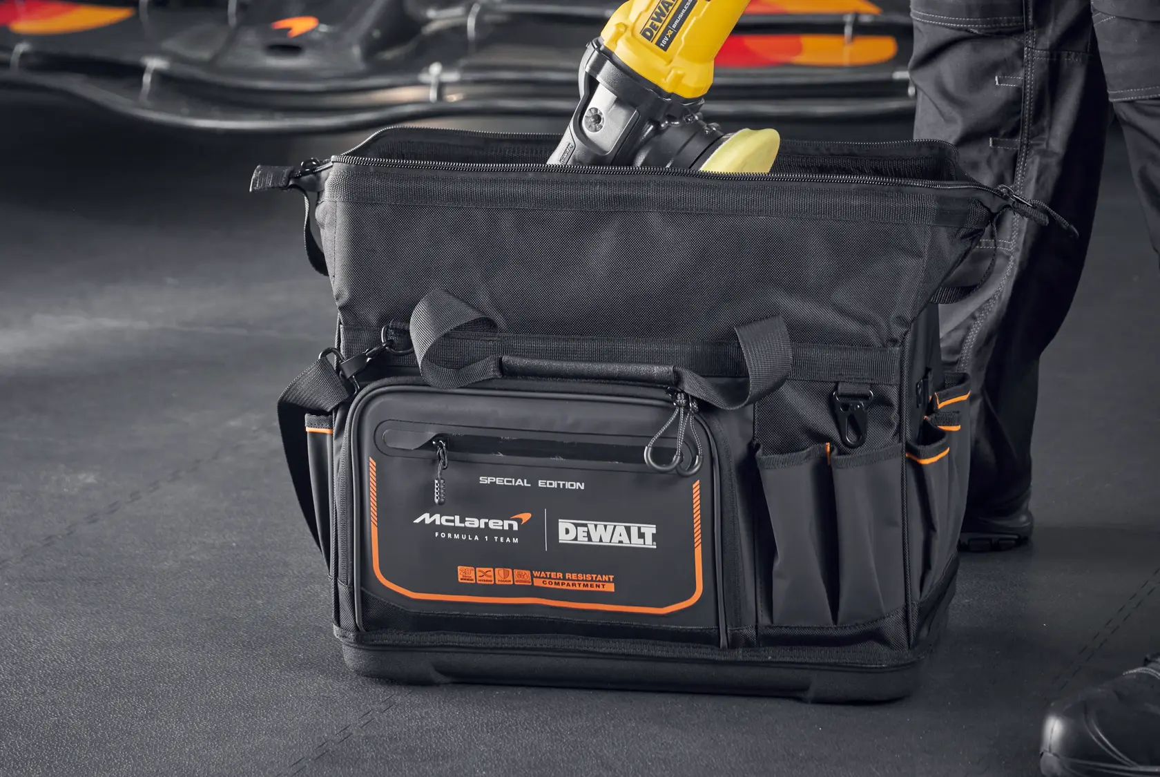 DEWALT® x McLaren F1 Takımı 20 inç Profesyonel Alet Çantası